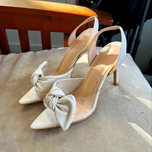 NEW Cream Bow Pointy Toe Heels Size 8.5